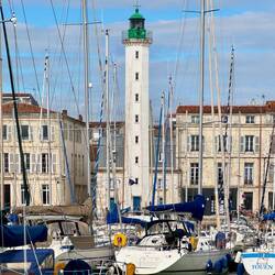 Phare vert du quai Valin
