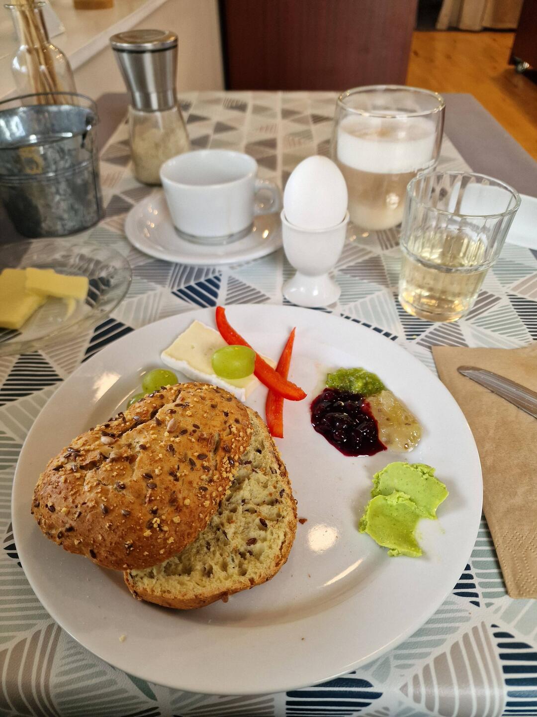 Lecker Frühstück im Stenbjerg Kro ☺️