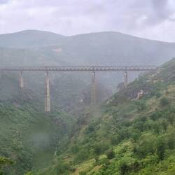 Mit 198 m über dem Fluss die höchste Eisenbahnbrücke Europas