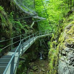 Schon der Weg durch die Schlucht führt durchgehend hinauf 🥵