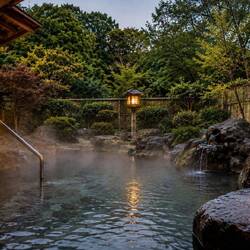 Ein Bad im Onsen von Hakone — wahrscheinlich die entspannteste Stunde der ganzen Reise
