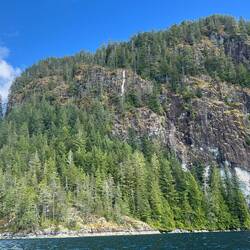 Same water fall, zoomed out.