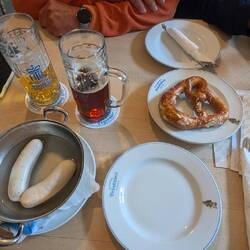 Noch nicht 12 Uhr - da kann man noch Weißwürste essen