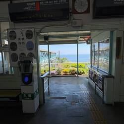 Nur schon der Bahnhof Nebukawa auf dem Weg zum Observatorium war ein Erlebnis.