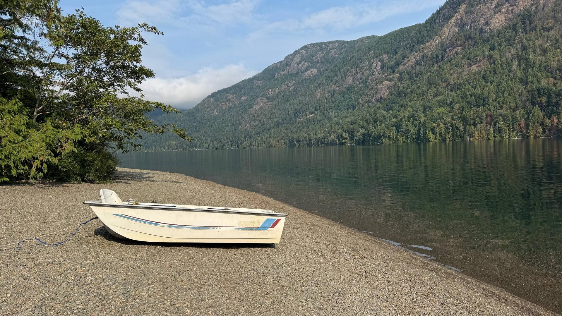 1. Stopp: Cameron Lake