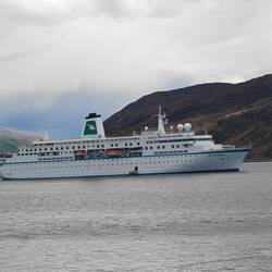 Unser Schiff auf Reede