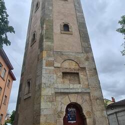 Der Turm wurde im 19. Jahrhundert von Jashar Pascha erbaut.