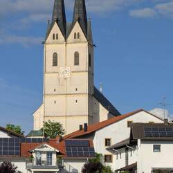 Der Zwillingskirchturm von Tuntenhausen