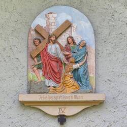 Langs de kruisweg.