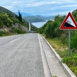 10% pour quitter la Croatie, c'est cher payé ! (Le poste frontière est juste en bas)