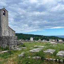 Même tout en haut du village, près de l'église, pas de réseau ! (Vous avez remarqué, ça se dégage)