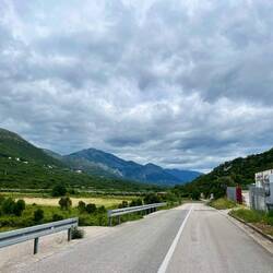 Une route splendide pour filer vers le Monténégro (vous avez remarqué, ça s'est couvert)