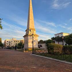 Obelisk des Born, ein 22 Meter hohes Denkmal