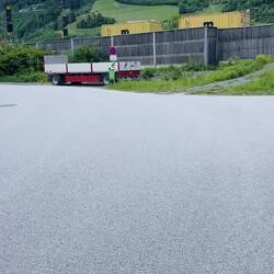 Difícil pasar al otro lado de la línea del tren para llegar al río Salzach