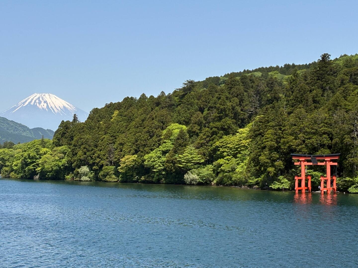Mount Fuji und das Torii des Hakone Schrein: eines der ikonischsten Motive Japans.