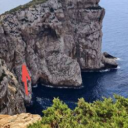 Da ist die Steintreppe zur Grotta di Nettuno