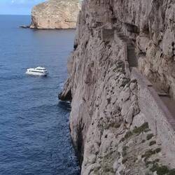 Per Ausflugsboot zur Grotta di Nettuno