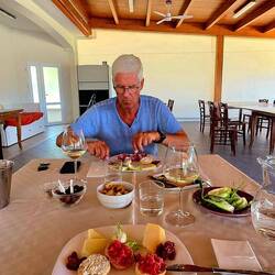Am Weingut angekommen und gleich mit zwei Niederländern eine Weinprobe gemacht