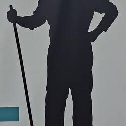 Die Dame von der Touri Info, nimmt mich an die Hand und zeigt mir das Schattenbild von ihrem Mann!😄