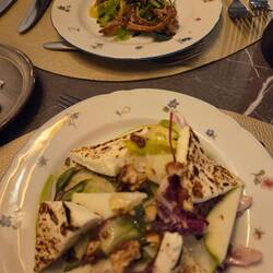 Entree : Salad & Pig's seats with pickled vegetables