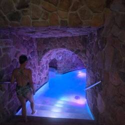 Andrassy Kuria Spa Resort. Cave bath
