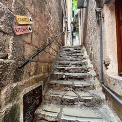 L'auberge est repartie sur plusieurs maisons. Ici l'accès à mon dortoir