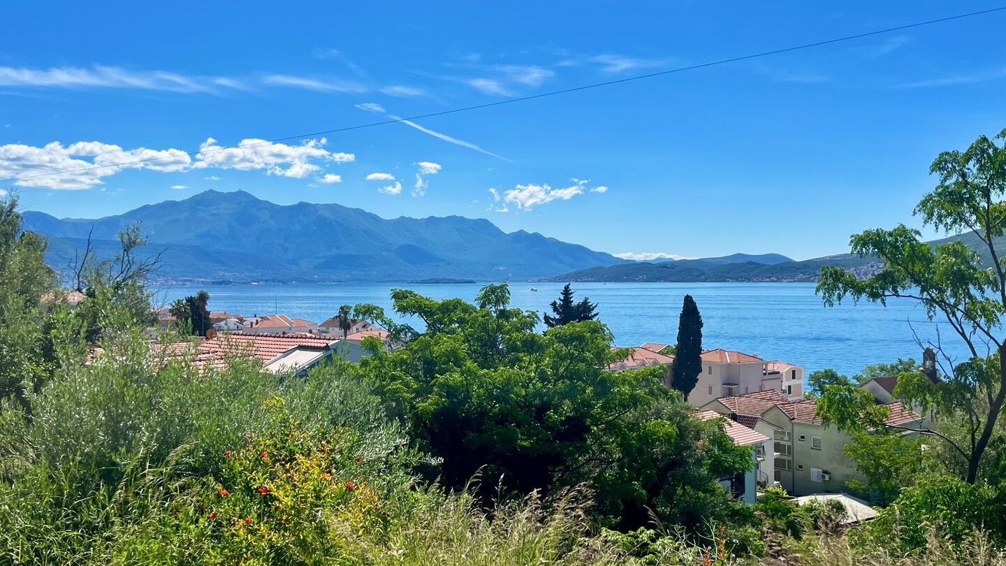 Beau ciel bleu le matin avant de quitter Zelenica, c'est déjà ça 🌞