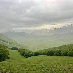 L'orage arrive, bientôt on ne verra plus rien, ce sera trempé et ça caillera 😡😭