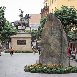 Nur weil man grausam war kann man ja trotzdem große Statuen aufstellen (wieder Pizzarro)
