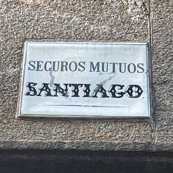 Gegenseitige Sicherheit Santiago - schmückt viele Häuser-schöner Gedanke finde ich...