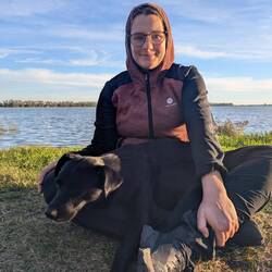 Bigna freundet sich mit diesem Hund an währen den 14 Tagen der täglich bei uns vorbeischaut.