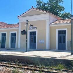 Olympia hat sogar einen Bahnhof, es fahren aber keine Züge mehr