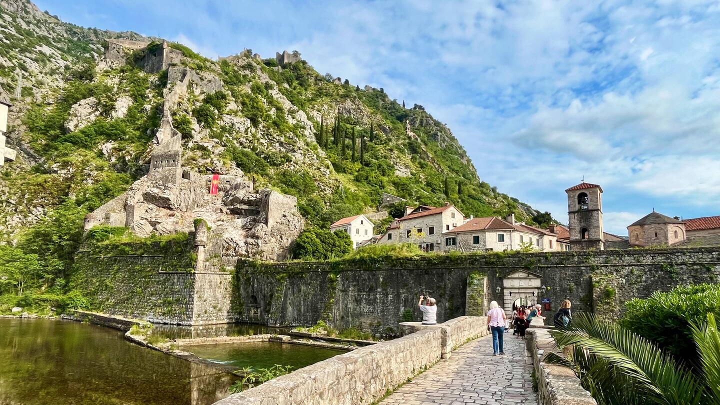 Le pont de Rijeka qui donne sur la porte Est de Kotor (il y a 3 portes en tout)