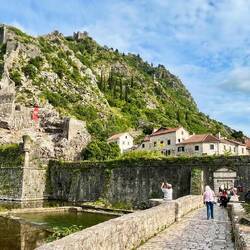 Le pont de Rijeka qui donne sur la porte Est de Kotor (il y a 3 portes en tout)