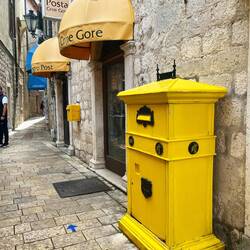 Impossible de louper la boîte aux lettres des PTT