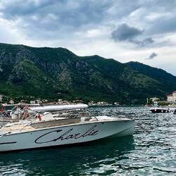 Donner Charlie comme nom à un bateau. Et pourquoi pas à un vélo pendant qu'on y est ?
