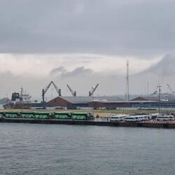 All the tour buses lined up at the dock. It would be 3hrs before we boarded.