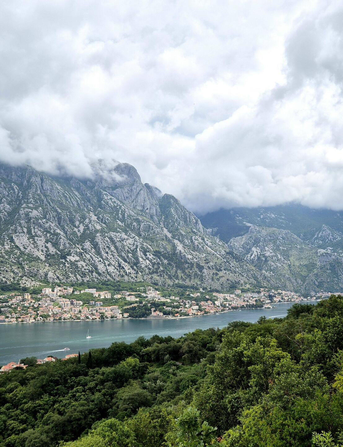 Blick auf Dobrota und rechts Kotor