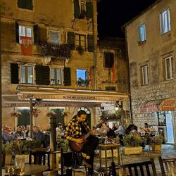 Wundetbare Gitarrenmusik in tollem Ambiente