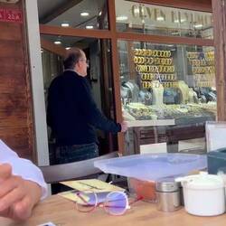 Il est passé par ici, il repassera par là....