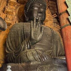„Der Große Buddha von Nara – 15 Meter hoch, über 1.200 Jahre alt