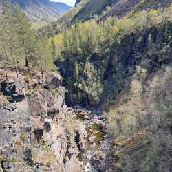 Gorge saboteurs climbed down and up on icy rocks