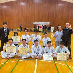 All the team members, with winners holding their certificates