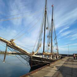 Schönes altes Schiff für die Aufführung der "Schatzinsel"