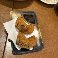 Kroketten gefüllt mit violetten Süsskartoffeln.