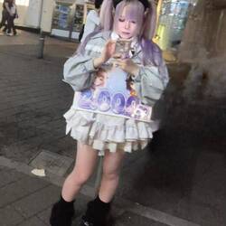 „Harajuku bei Nacht 🎀✨ Zwischen Pastellfarben, Plateauschuhen und ganz viel eigener Persönlichkeit