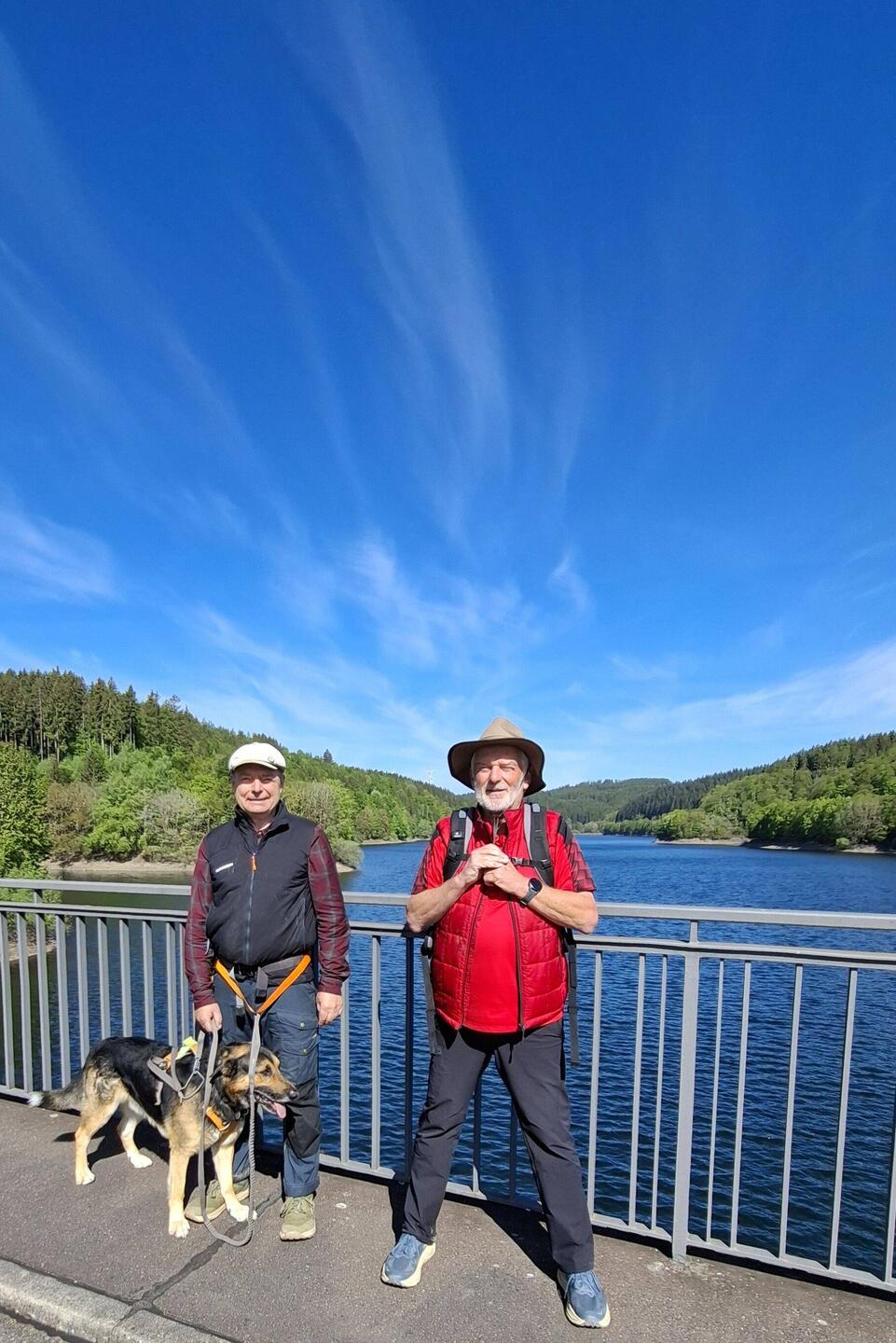 Staumauer der Oleftalsperre, der Fotograf war natürlich Holländer!😁👍