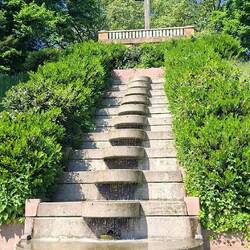 Wasserspiele am Friedhof