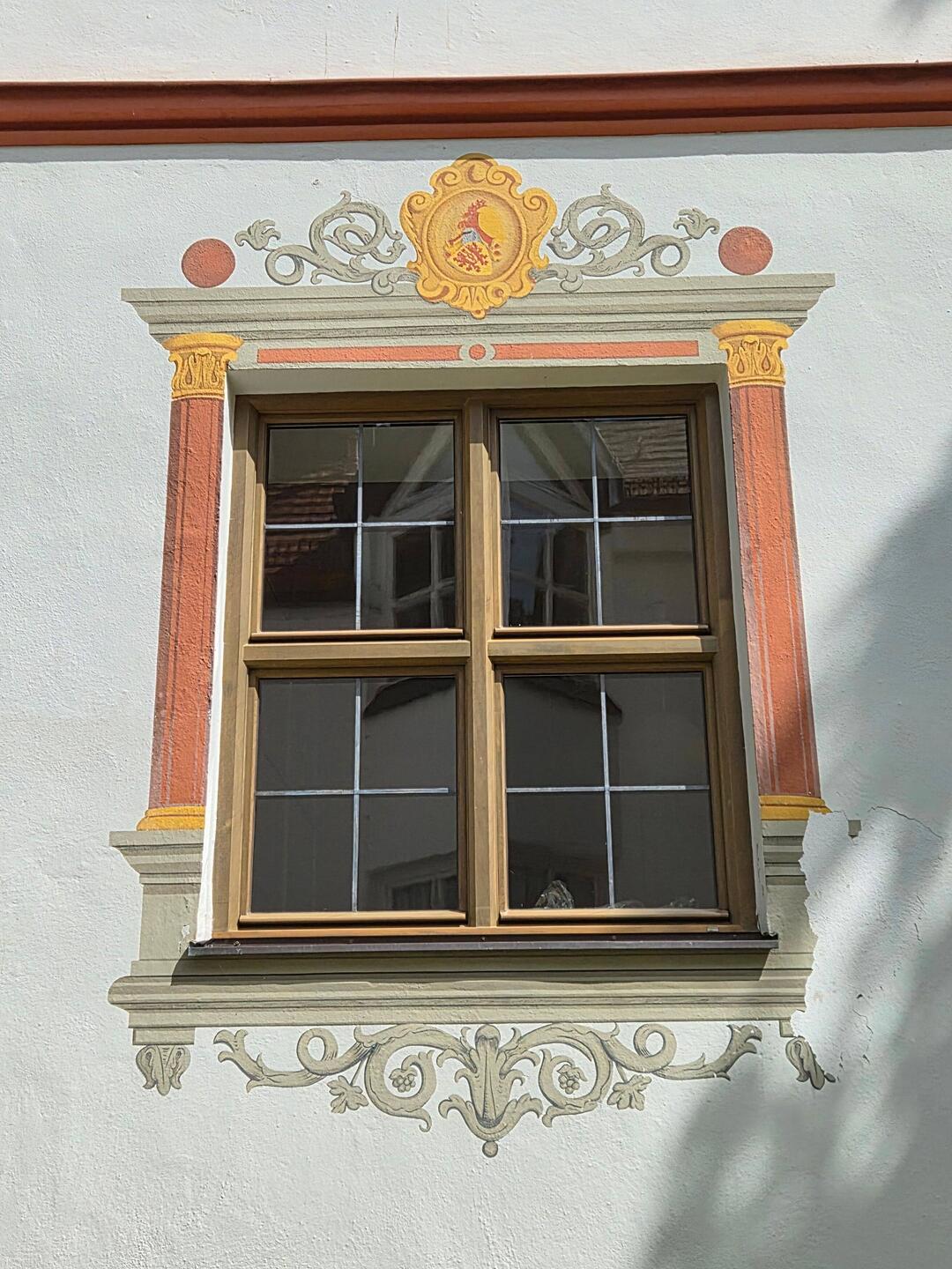 Een raam van het Rathaus.