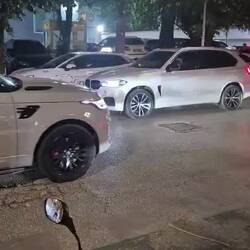 'Autoshow' im Ausgehviertel Blloku